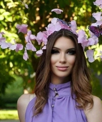 Со мной ты погрузишься в мир наслаждения, где каждая минута будет наполнена страстными эмоциями. У меня безграничное воображение и опыт, чтобы окунуться в любую роль и исполнить все твои сокровенные фантазии. Позволь мне позаботиться о твоем удовольствии и оставить яркие воспоминания на всю жизнь. Заходи на мою страницу, где ты найдешь мои фото, отзывы и подробные условия встречи. Жду встречи с тобой, чтобы твои самые смелые мечты стали яркой реальностью! 😉 🌹 🌟 Галя